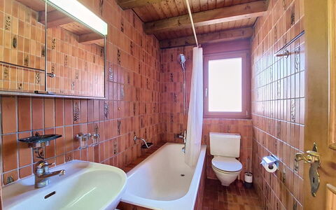 Haus Rollin: Lavandino Del Bagno, Idraulico Fixture, Pavimentazione, Parete, Bagno, Pavimento, Legna, Interior Design, Lavello, Rubinetto