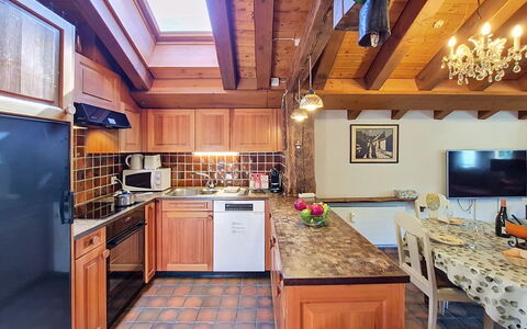 Haus Rollin: Controsoffitto, Interior Design, Cucina, Legna, Mobilia, Soffitto, Pavimentazione, Pavimento, Idraulico Fixture, Illuminazione