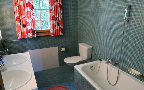 Chistiala Dadens: Idraulico Fixture, Rubinetto, Vasca Da Bagno, Proprietà, Lavandino Del Bagno, Bagno, Blu, Prodotto, Azzurro, Lavello