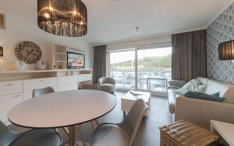 Bredene 500: Tavolo, Mobilia, Divano, Sedia, Cornice, Costruzione, Finestra, Legna, Interior Design, Tenda