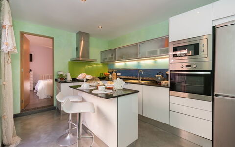 Fonoll Mari: Camera, Mobilia, Proprietà, Controsoffitto, Cucina, Interior Design, Cabinetry, Costruzione, Pavimento, Casa
