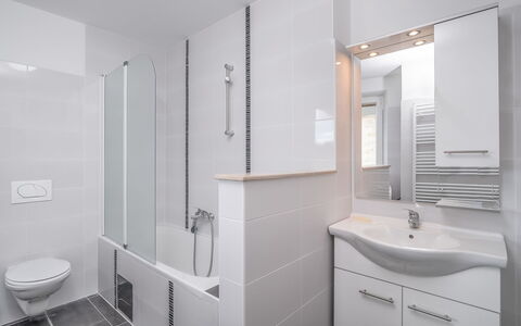 Mario 2: Bagno, Proprietà, Camera, Interior Design, Idraulico Fixture, Bagno Accessorio, Piastrella, Architettura, Rubinetto, Mobiletto Del Bagno
