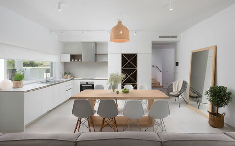Santa Marina: Bianca, Camera, Interior Design, Mobilia, Soggiorno, Proprietà, Costruzione, Casa, Tavolo, Tavolino Da Caffè