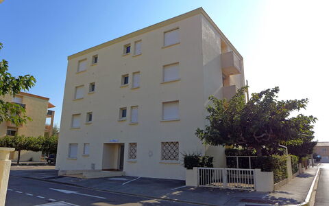 Las Palmas 2: Cielo, Costruzione, Proprietà, Finestra, Pianta, Albero, Urban Design, Manto Stradale, Biome