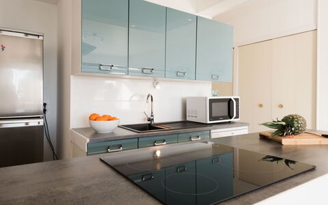 Carnac 270: Camera, Mobilia, Interior Design, Proprietà, Controsoffitto, Cucina, Cabinetry, Soffitto, Costruzione, Casa