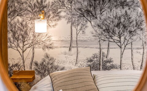 Carnac 270: Pianta, Luce, Foglia, Giallo, Legna, Ramo, Albero, Tavolo, Finestra, Interior Design
