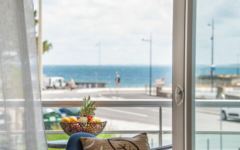 Carnac 270: Cielo, Nube, Acqua, Finestra, Pianta, Costruzione, Interior Design, Shade, Comfort, Mobili Da Esterno
