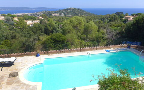 Villa Micheline: Acqua, Cielo, Proprietà, Piscina, Costruzione, Pianta, Verde, Azzurro, Albero, Rettangolo