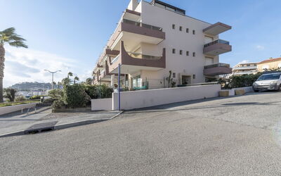 Cavalaire 264: Cielo, Costruzione, Proprietà, Nube, Pianta, Manto Stradale, Asfalto, Casa, Albero, Zona Residenziale