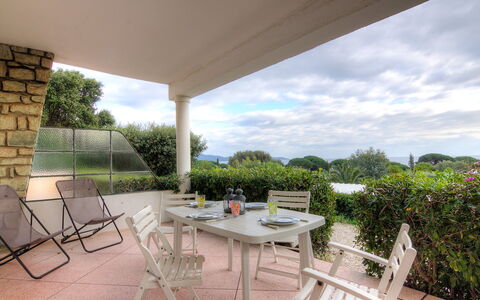 Cavalaire 505: Proprietà, Casa, Costruzione, Immobiliare, Casa, Camera, Interior Design, Mobilia, Architettura, Terrazza