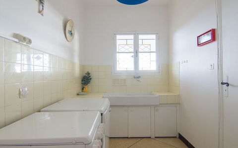 Cavalaire 505: Proprietà, Camera, Pavimento, Bagno, Costruzione, Casa, Interior Design, Architettura, Immobiliare, Illuminazione Diurna