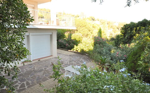 Villa Chantoiseau: Costruzione, Proprietà, Mobilia, Finestra, Comfort, Legna, Interior Design, Shade, Pavimento