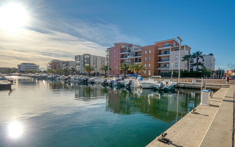 Fréjus 185: Acqua, Cielo, Costruzione, Nube, Barca, Azzurro, Moto D'Acqua, Pianta, Lago, Costiera E Morfologie Oceanic