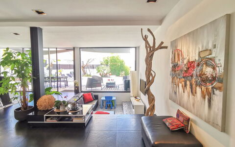 Les Oliviers: Mobilia, Proprietà, Pianta, Divano, Legna, Pianta Della Casa, Interior Design, Soggiorno, Architettura, Tavolo