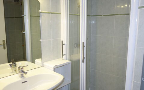 Saint Cyr sur Mer la Madrague 900: Specchio, Idraulico Fixture, Rubinetto, Lavello, Lavandino Del Bagno, Bagno, Costruzione, Porta, Linea