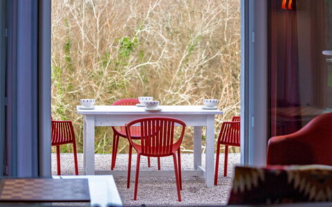 Eki Alde: Mobilia, Rosso, Sedia, Interior Design, Tavolo, Cucina & Sala Da Pranzo Tavolo, Sala Da Pranzo, Tavolo Esterno, Tavolino Da Caffè, Mobili Da Esterno