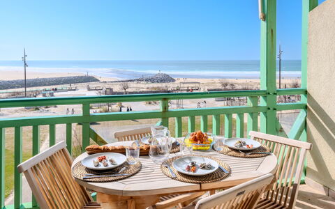 Mimizan 190: Appartamento, Ricorrere, Sedia, Latifoglie, Hotel, Color Legno, Eco Hotel, Balcone, Plank, Villa