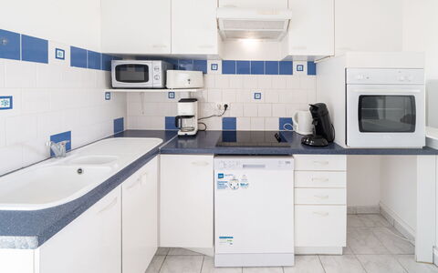 Patguyflor: Cabinetry, Lavandino Della Cucina, Lavello, Costruzione, Controsoffitto, Rubinetto, Elettrodomestico Da Cucina, Cucina Stufa, Cucina, Elettrodomestico