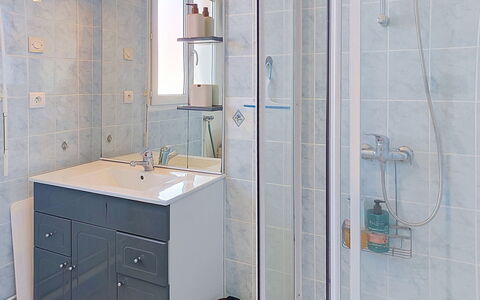 Patguyflor: Bagno, Lavandino Del Bagno, Idraulico Fixture, Pavimentazione, Lavello, Interior Design, Pavimento, Rubinetto, Mobiletto Del Bagno, Idraulico