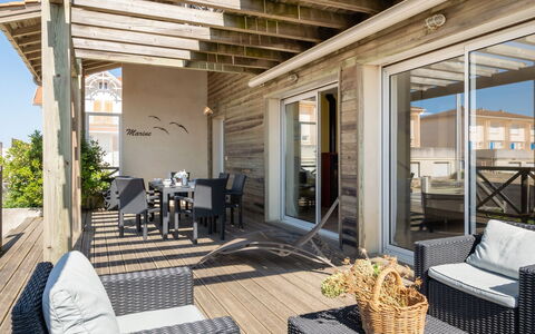 Villa Marine: Acqua, Pianta, Costruzione, Giorno, Proprietà, Cielo, Piscina, Azzurro, Albero, Corpo D'Acqua