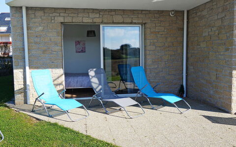 Le Domaine de Fort Neuf: Proprietà, Verde, Blu, Casa, Costruzione, Parete, Architettura, Immobiliare, Mobilia, Sedia