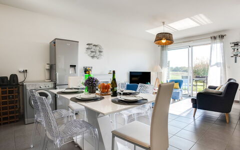 Le Domaine de Fort Neuf: Proprietà, Camera, Sala Da Pranzo, Interior Design, Mobilia, Costruzione, Tavolo, Pavimento, Casa, Soffitto