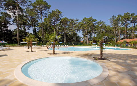 L'Allée des Dunes: Piscina, Proprietà, Tempo Libero, Vacanza, Ricorrere, Immobiliare, Cielo, Albero, Resort Citta ', Parco