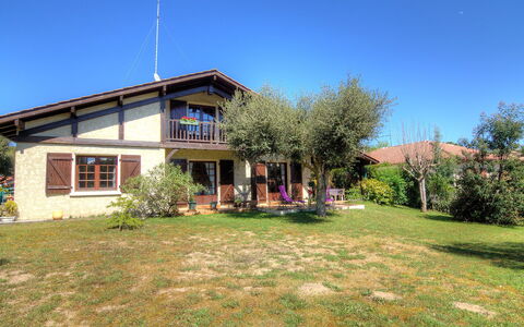 Faisans: Pianta, Cielo, Proprietà, Costruzione, Finestra, Albero, Lotto, Paesaggio Naturale, Erba, Immobiliare