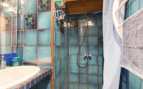 Faisans: Idraulico Fixture, Azzurro, Blu, Lavello, Bagno, Interior Design, Doccia, Rubinetto, Idraulico, Pavimento
