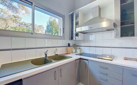 Bernadon: Cucina, Elettrodomestico Da Cucina, Controsoffitto, Cabinetry, Apparecchio Major, Pavimentazione, Interior Design, Lavandino Della Cucina, Elettrodomestico, Idraulico Fixture