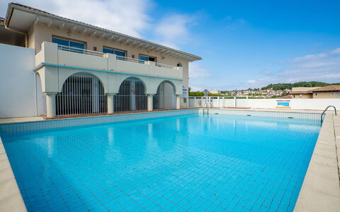 Résidence Soko Eder: Acqua, Nube, Cielo, Costruzione, Proprietà, Blu, Pianta, Piscina, Azzurro, Casa
