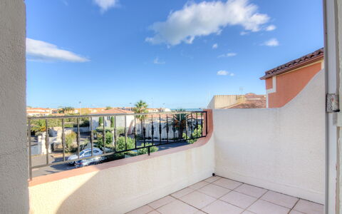 Les Andalouses: Cielo, Nube, Proprietà, Azzurro, Shade, Pianta, Urban Design, Interior Design, Condominio, Pavimento