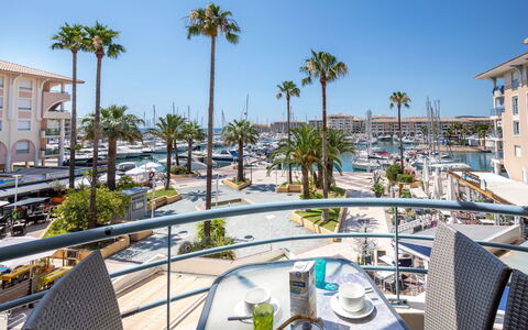 Fréjus 504: Ricorrere, Proprietà, Costruzione, Immobiliare, Appartamento, Vacanza, Hotel, Uso Misto, Balcone, Palma