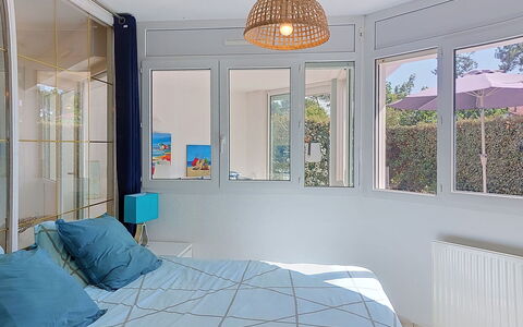 Artémis: Interior Design, Mobilia, Camera Da Letto, Letto, Soffitto, Pavimento, Camera, Tessile, Pavimentazione, Illuminazione