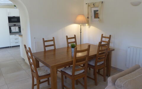 Villa Rose: Camera, Proprietà, Sala Da Pranzo, Mobilia, Tavolo, Cucina & Sala Da Pranzo Tavolo, Pavimento, Interior Design, Costruzione, Immobiliare