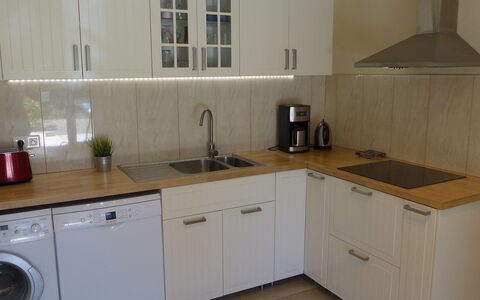 Villa Rose: Proprietà, Apparecchio Major, Camera, Cabinetry, Controsoffitto, Cucina, Mobilia, Elettrodomestico, Cucina Stufa, Elettrodomestico Da Cucina