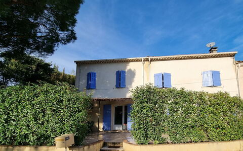 Villa Rose: Pianta, Cielo, Finestra, Proprietà, Costruzione, Nube, Azzurro, Lotto, Vegetazione, Albero