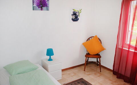 Gemma: Camera, Proprietà, Interior Design, Verde, Rosa, Mobilia, Giallo, Turchese, Casa, Parete
