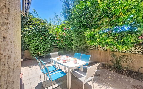 Villa Cassin: Giardino, Landscaping, Cortile, Backyard, Mobili Da Esterno, Eco Hotel, Cortile, Piscina, Tavolo Esterno
