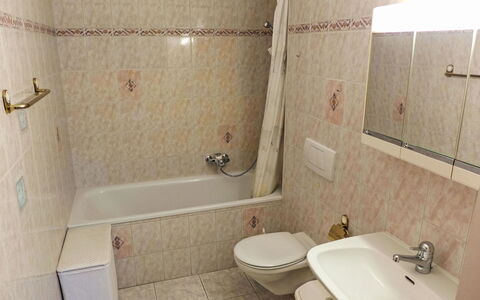 Impéria 10: Marrone, Idraulico Fixture, Proprietà, Rubinetto, Lavello, Vasca Da Bagno, Bagno, Lavandino Del Bagno, Interior Design, Specchio