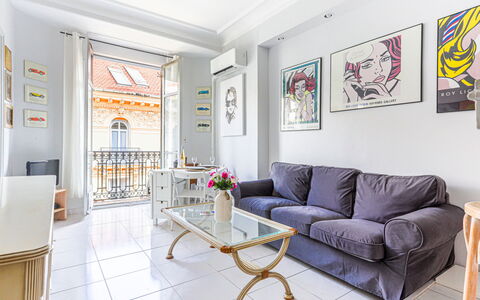Le Concordia: Mobilia, Interior Design, Pavimentazione, Pavimento, Divano, Soggiorno, Tavolo, Camera, Soffitto, Appartamento