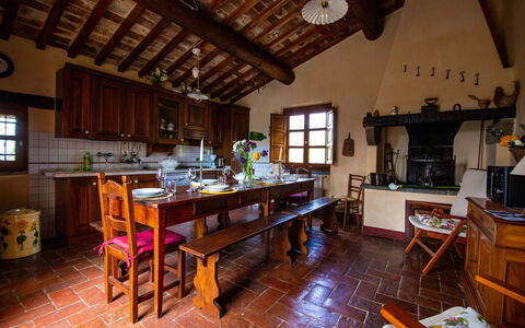 Collina dei Fiori: Proprietà, Camera, Costruzione, Casa, Mobilia, Interior Design, Immobiliare, Pavimento, Fascio, Architettura