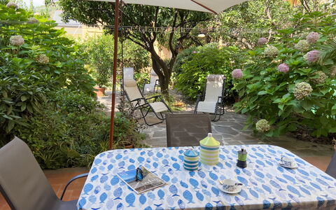 Casa Mary - Levanto: Mobilia, Ombrello, Sedia, Mobili Da Esterno, Tavolo, Tavolo Esterno, Cucina & Sala Da Pranzo Tavolo, Shade, Giardino