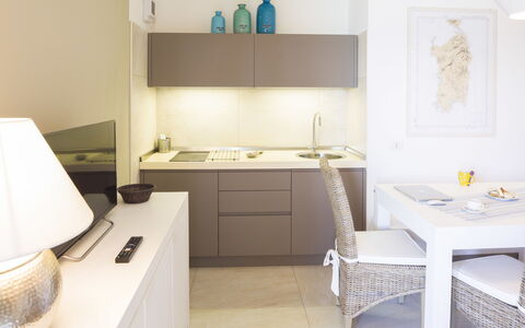 Golfo Aranci Ortensia Apartments: Camera, Proprietà, Mobilia, Interior Design, Bagno, Pavimento, Piastrella, Lavello, Costruzione, Casa