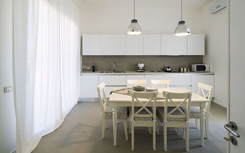 Villa Berbaro: Cabinetry, Mobilia, Tavolo, Legna, Controsoffitto, Interior Design, Cucina, Costruzione, Sedia