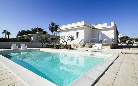 Villa Berbaro: Acqua, Cielo, Piscina, Azzurro, Pianta, Albero, Costruzione, Architettura, Shade, Tempo Libero