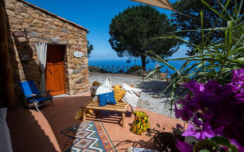 Terre Di Bea Cottage By The Sea Cefalu': Blu, Proprietà, Casa, Azzurro, Casa, Blu Majorelle, Cielo, Vacanza, Immobiliare, Costruzione