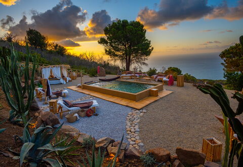 Terre Di Bea Cottage By The Sea Cefalu': Nube, Cielo, Pianta, Acqua, Giorno, Natura, Paesaggio Naturale, Albero, Mobili Da Esterno, Corpo D'Acqua