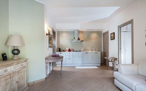 Eden Retreat: Proprietà, Cabinetry, Mobilia, Divano, Cassetto, Legna, Interior Design, Cassettiera, Pavimento