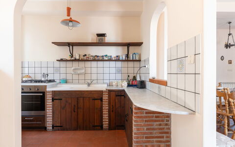 Mareneve: Cabinetry, Proprietà, Controsoffitto, Lavello, Legna, Cucina, Cucina Stufa, Scaffalature, Interior Design, Architettura